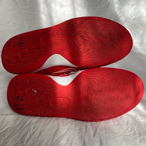 Nike Kyrie Flytrap 4 Mid University Red - Picture 4 of 8